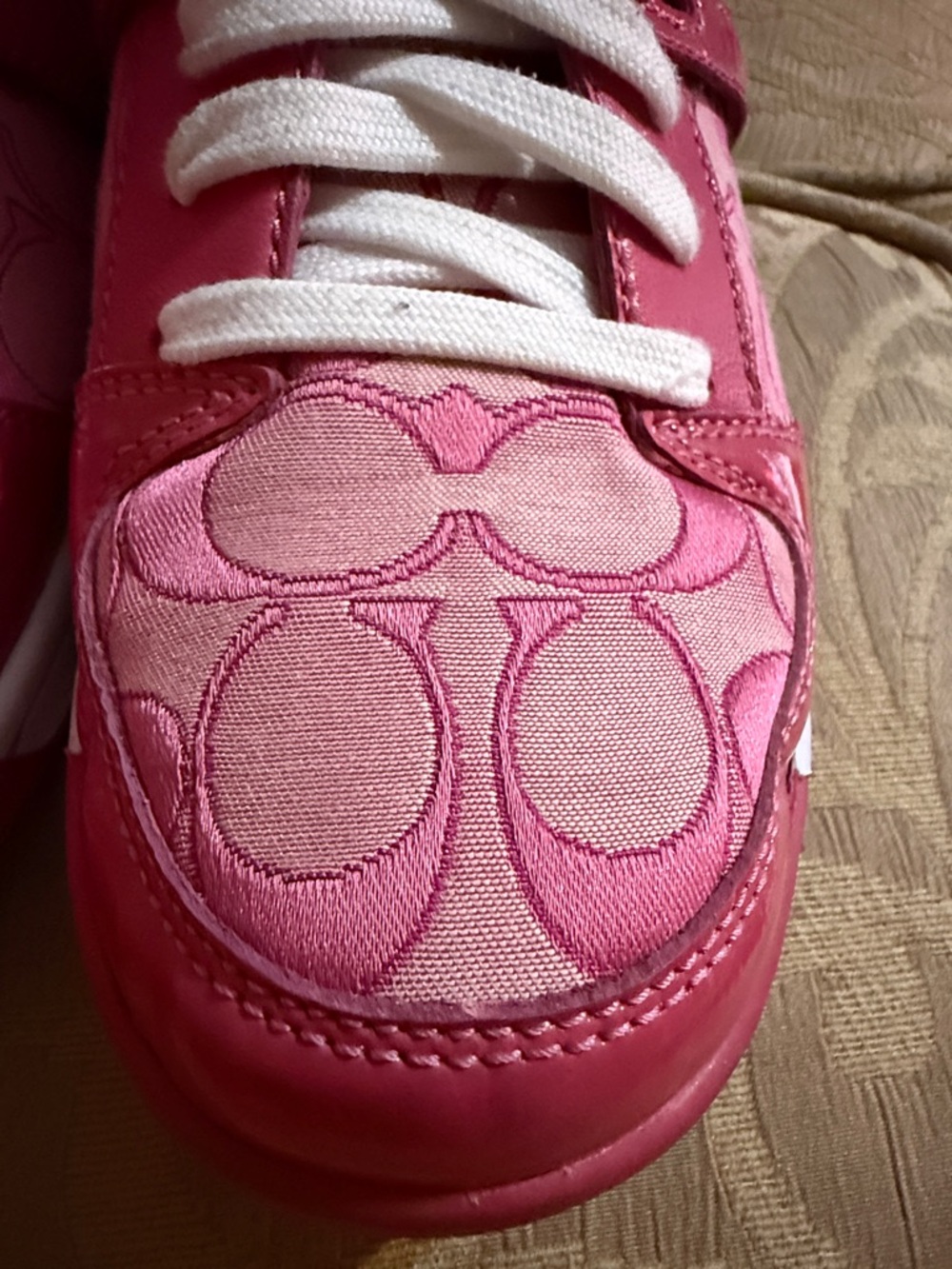 Coach Norra Signature "C" monogram pink sneakers preowned. - Picture 14 of 16